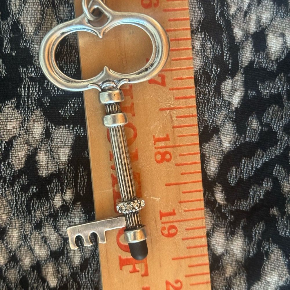 Silver oversized Chico’s necklace 32-35”